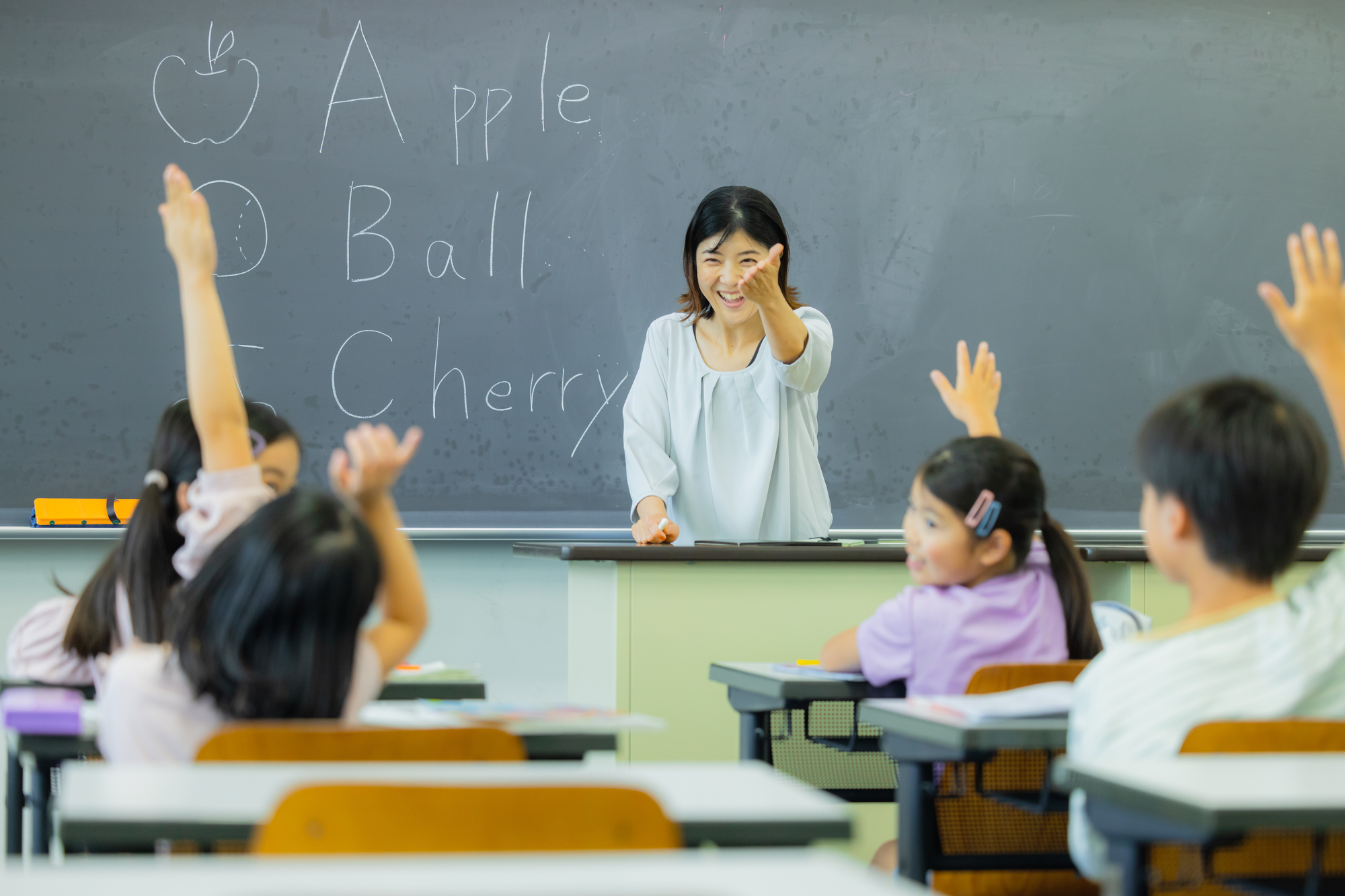 英語教育が小学校で必須科目になる理由は？データや公式見解から解説