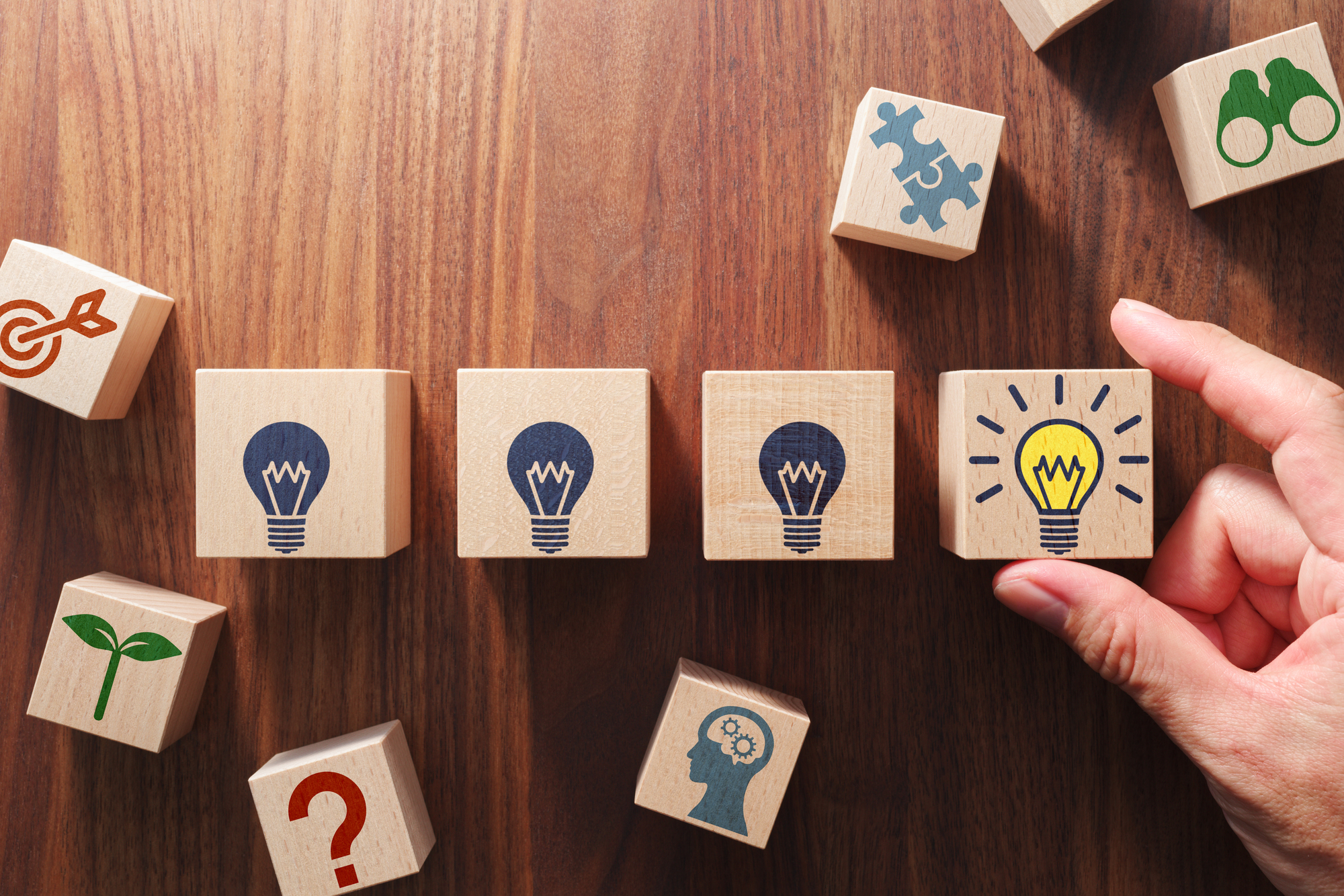 “Tips”の意味は何？”Hint”との違いや応用方法も紹介！| Kimini英会話