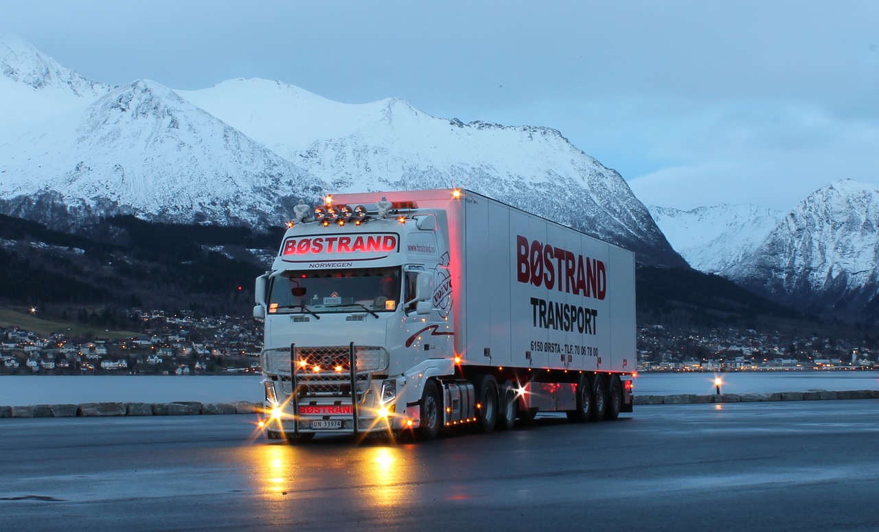 「トラック」の基本の意味：truck