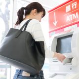 【withdraw】の意味とは？引き出す・撤退する・取り下げるの英語を解説