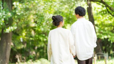 【darling】の意味とは？愛する人だけでなく知らない人にまで使われる表現