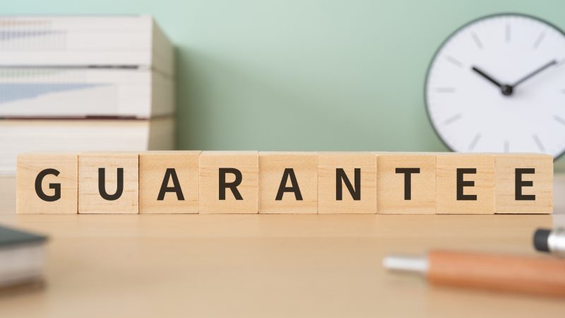 guaranteeってどんな意味？ビジネスでの使い方、warrantyとの違いを解説