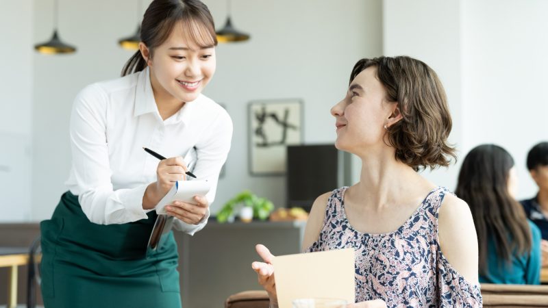 接客英語を社内研修で導入！社員のスキル向上と顧客満足度アップの秘訣