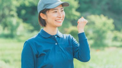 【insist】の意味とは？強いニュアンスで主張するときの英語を例文で紹介