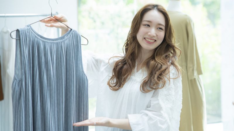 英語の試着案内・商品提案でお客様を満足！いらっしゃいませからサイズ案内まで幅ひろく学ぼう
