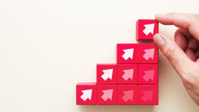 【boom】の意味とは？ブームや急上昇を表す英語。マイブームは和製英語？