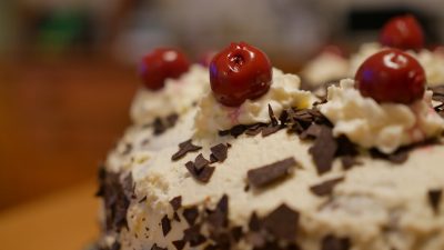 ドイツの「ブラックフォレストケーキ（シュヴァルツヴェルダー・キルシュトルテ）」を紹介