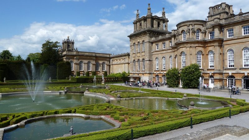 イギリスの世界遺産【ブレナム宮殿】を英語で説明。チャーチルの生家Blenheim Palace