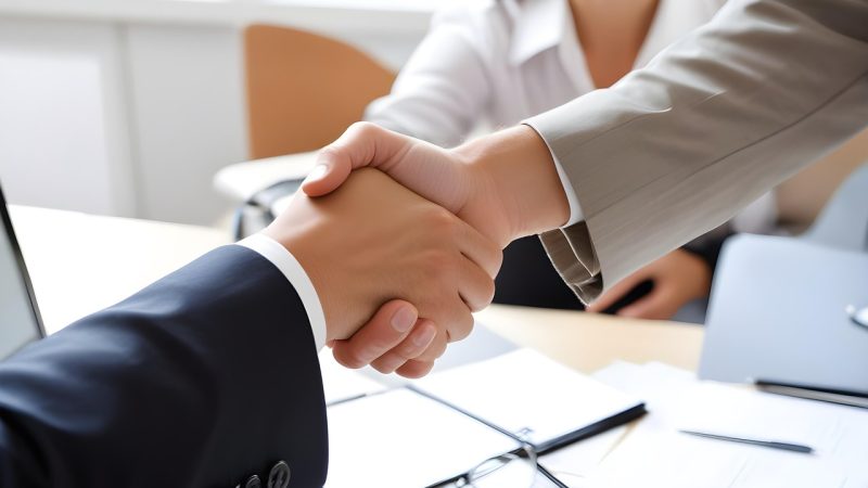 【merge】の意味とは？ビジネスやITの分野で使える英語を解説！