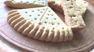 イギリスの【ショートブレッド】はどんなお菓子？スコットランド発祥のビスケットを紹介