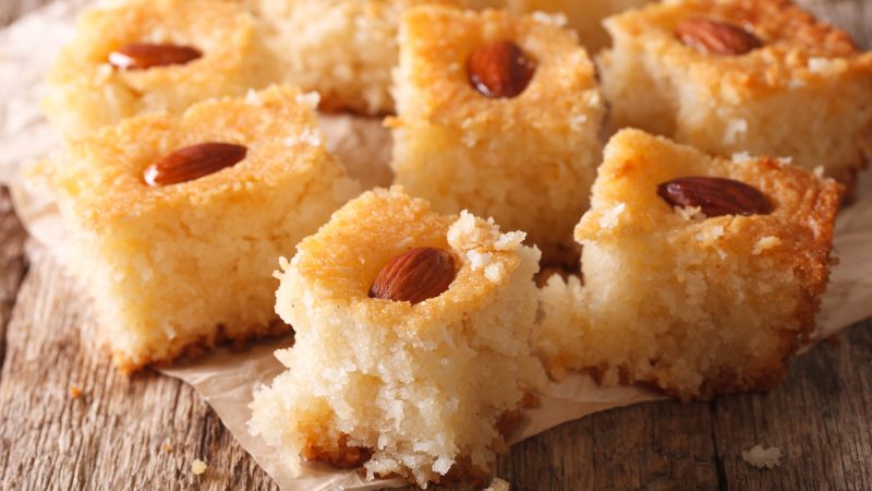 エジプトを代表する伝統的なスイーツに「バスブーサ（Basbousa）」