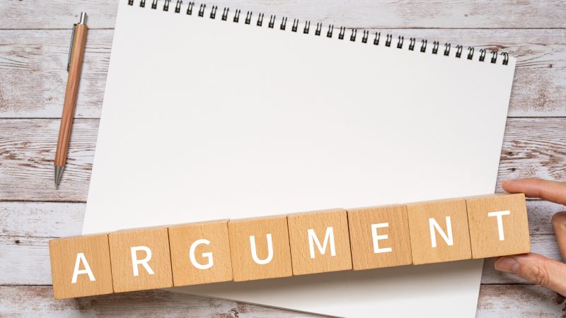 【argument】の意味とは？口論・議論・論拠の英語。動詞argueも例文で紹介