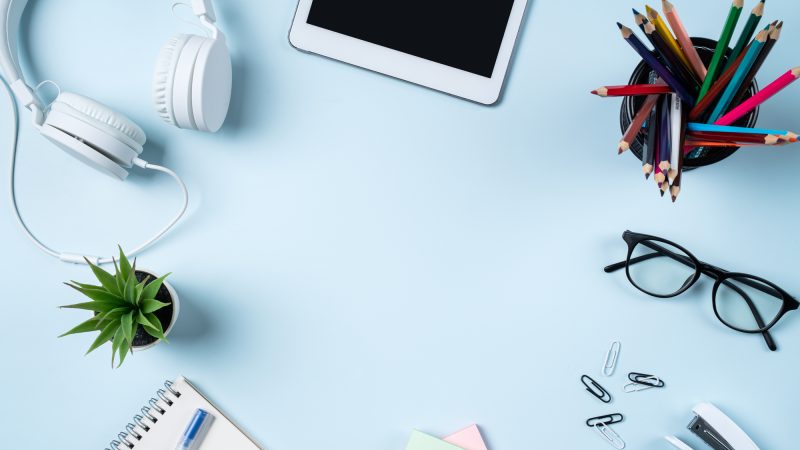 withの意味は「〜と共に」だけじゃない？意味や使い方ごとに解説