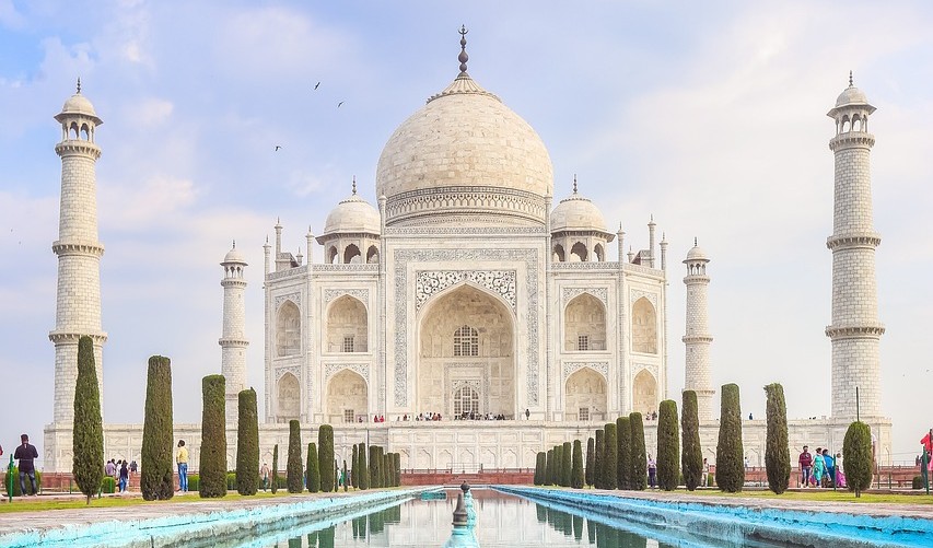 タージ・マハルの魅力を英語で紹介：世界中に愛される建築とは？