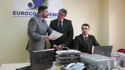 「外資系企業」は英語でなんて言う？「外国法人」「外資系企業で働く」などの表現を解説