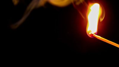 【ignite】とは？基本的な意味や同義語、lightとの違いなどを解説！