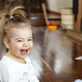 「ゲラゲラ」は英語で何と言う？大声で笑う表現やネットスラングも紹介！