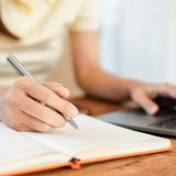 「丸暗記する」って英語でなんて言う？「英文を覚える」などの表現も解説