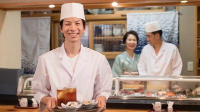 寿司屋店員の仕事を英語で説明！ 業務内容・接客スタイル・文化の特徴を英文で紹介