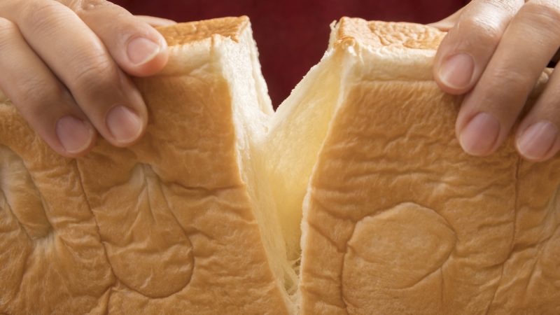 「モチモチ」は英語で何と言う？食感と感触の2パターンの表現を紹介