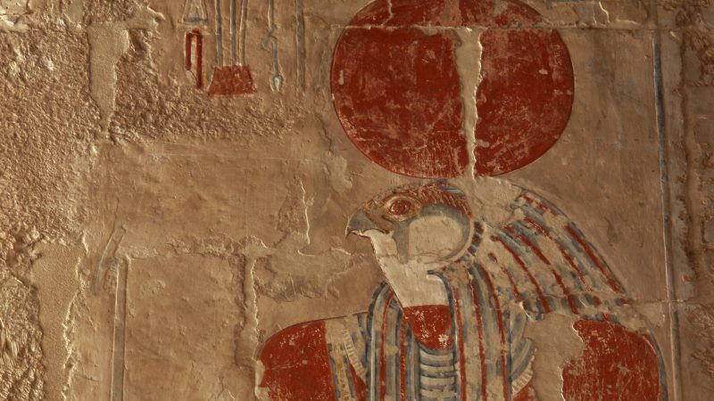 エジプト神話の神【ラー】を英語で紹介。死と再生の象徴・太陽を司どる最高神とは？