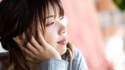 「ぼーっとする」は英語でなんて言う？”out of it””zone out”などの表現を解説