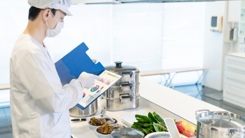 「管理栄養士」を英語で何て言う？栄養士に関する略語や発音まで