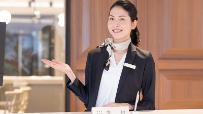「ご案内します」を英語で何て言う？接客や来客対応に使える表現を解説！