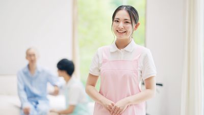 日本で働く「介護士」について英語で説明
