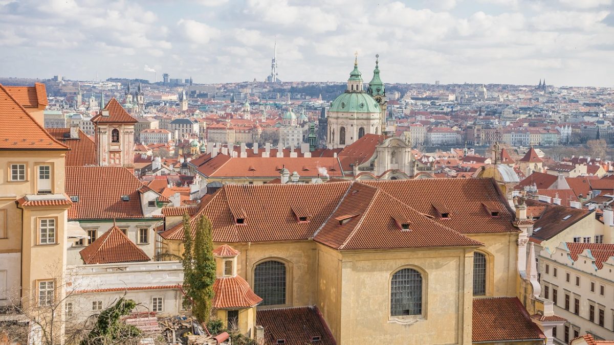 チェコの世界遺産「プラハ歴史地区」とは？中世の宝石箱のみどころを英語を交えて解説