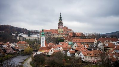 チェコの世界遺産「チェスキー・クルムロフ歴史地区」とは？「世界で一番美しい街」を紹介