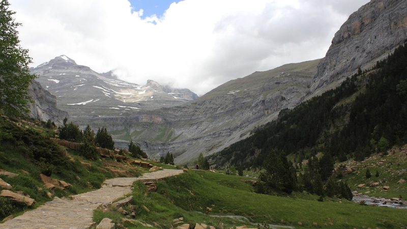 フランス・スペインの複合世界遺産「ピレネー山脈のモン・ペルデュ」を英語で旅しよう