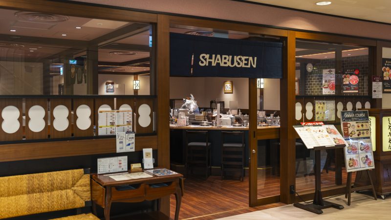 しゃぶしゃぶ専門店店員の仕事を英語で説明！業務内容や接客スタイルをわかりやすく紹介