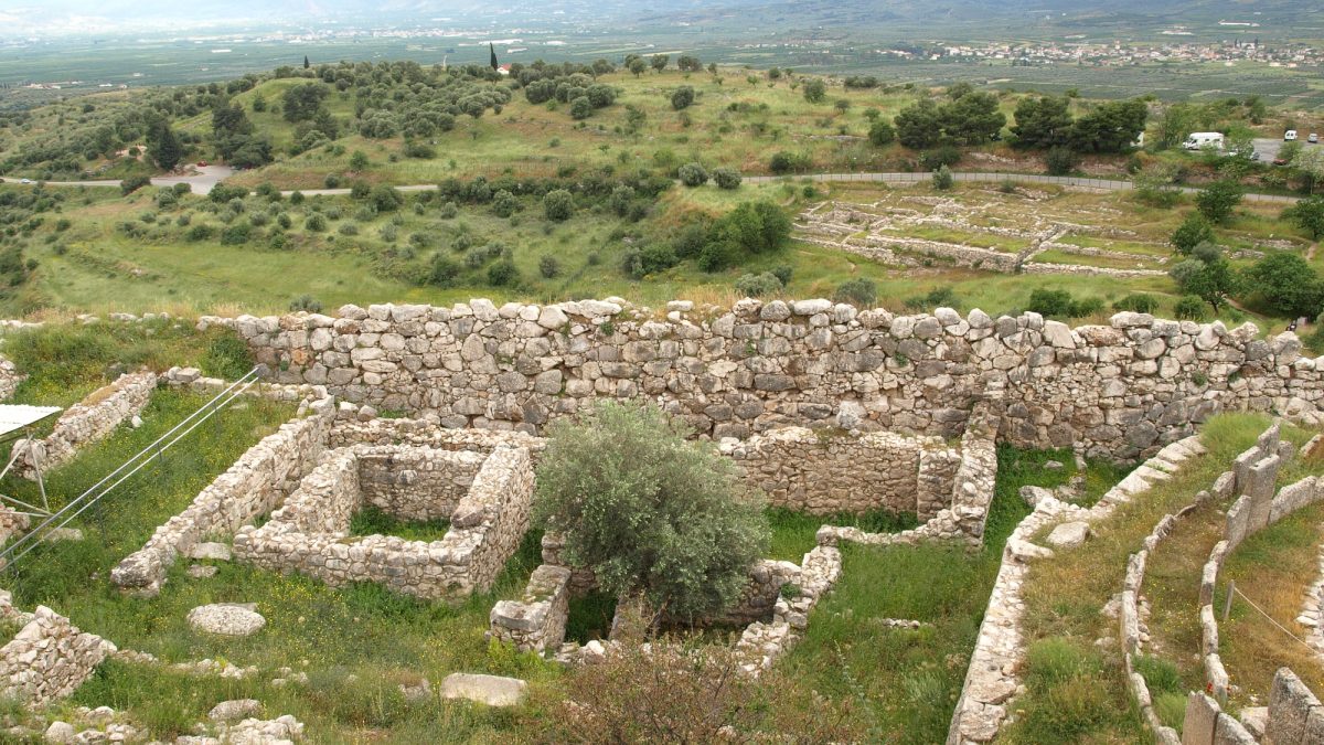 ギリシャの世界遺産「ミケーネとティリンスの古代遺跡群」とは？歴史や魅力を英語で紹介