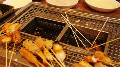 串カツ屋店員の仕事を英語で説明！業務内容や日本の串カツ文化をわかりやすく紹介