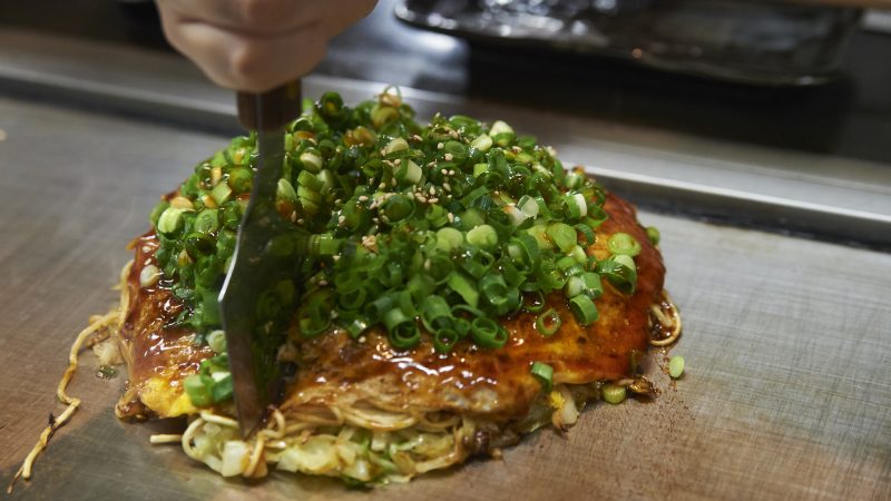 お好み焼き屋店員｜焼き方の案内からトッピングの提案まで！お役立ち英単語とロールプレイング