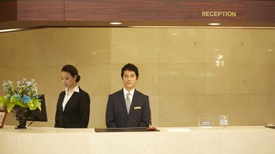 【5つ星ホテル（ラグジュアリーホテル）スタッフ】の仕事内容を英語で説明