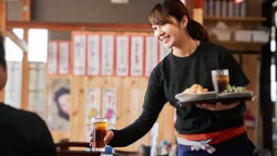 居酒屋店員｜おつまみの案内からドリンクのおすすめまで！お役立ち英単語とロールプレイング
