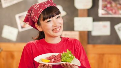 焼肉屋店員｜セルフ焼肉の説明から薬味の案内まで！お役立ち英単語とロールプレイング