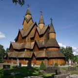 ノルウェーの世界遺産「ウルネスの木造教会」とは？歴史やみどころを英語で紹介