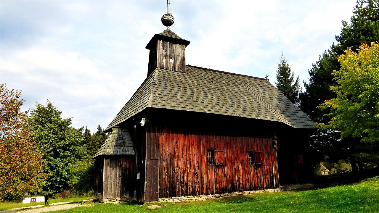 トゥヴルドシーン（Tvrdošín）の諸聖人教会
