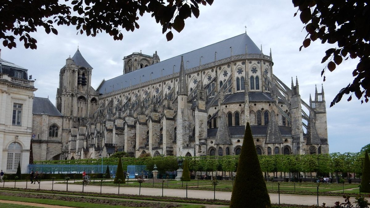 世界遺産「ブールジュ大聖堂」を英語で。フランスゴシック建築の傑作の一つ！