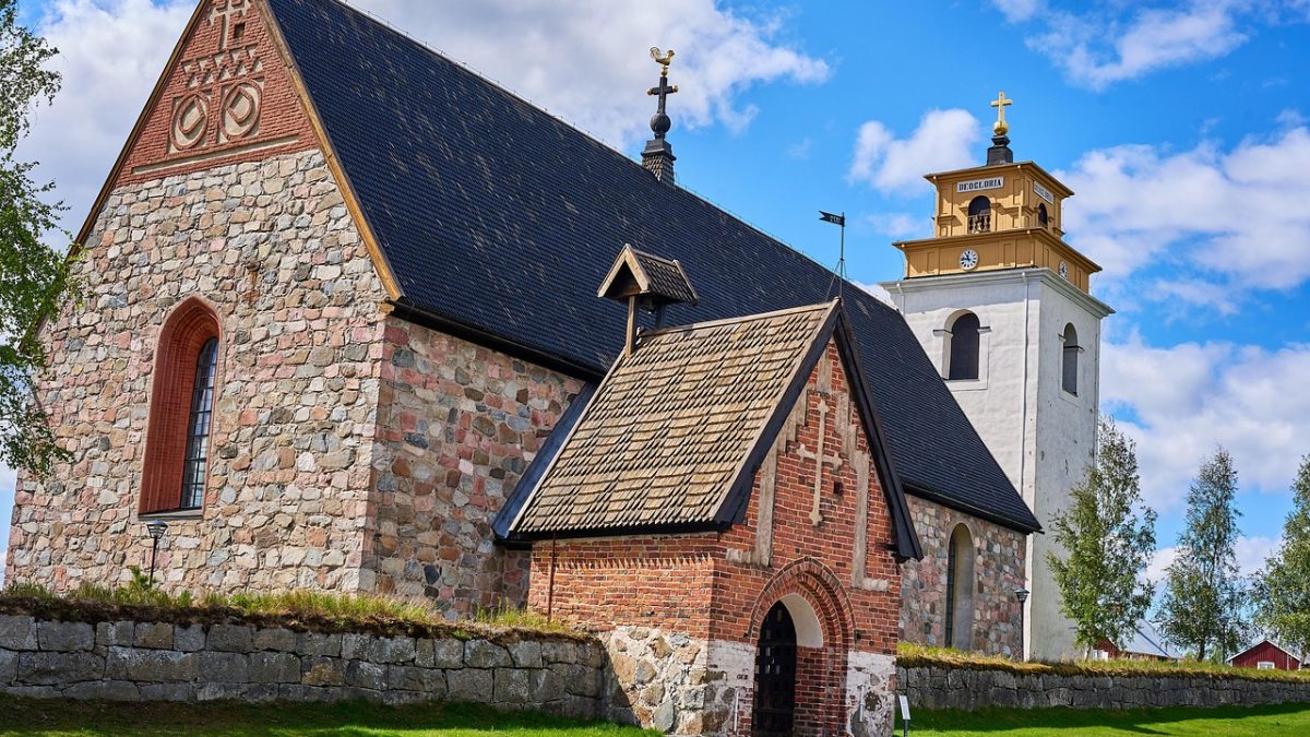 スウェーデンの世界遺産「ルーレオーのガンメルスタードの教会街」とは？木造の教会街を英語で歩く