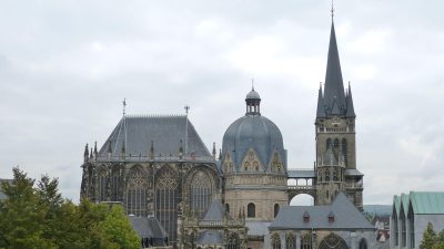 ドイツ初の世界遺産「アーヘン大聖堂」とは？歴史や見どころを英語で紹介