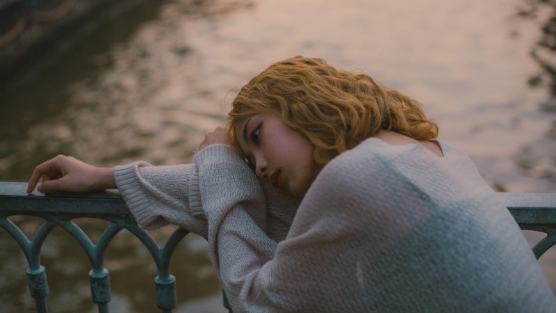 オノマトペ【モヤモヤ】の英語。Unclear/Vague feelingsを例文で紹介