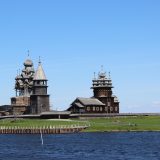 ロシアの世界遺産「キジ島の木造教会」とは？湖に浮かぶ木造博物館を英語で紹介