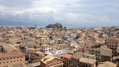 ギリシャの世界遺産「コルフ旧市街」とは？迷路のような石畳を英語で歩く