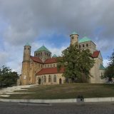 ドイツの世界遺産「ヒルデスハイムの聖マリア大聖堂と聖ミカエル教会」を英語で。千年のバラとロマネスク建築も