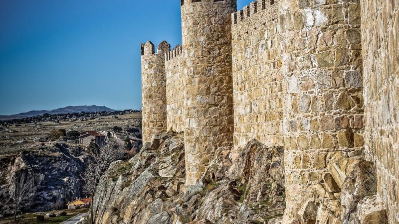 スペインの世界遺産「アビラ旧市街と市壁外の教会群」とは？城壁と聖女のまちを英語で旅しよう！