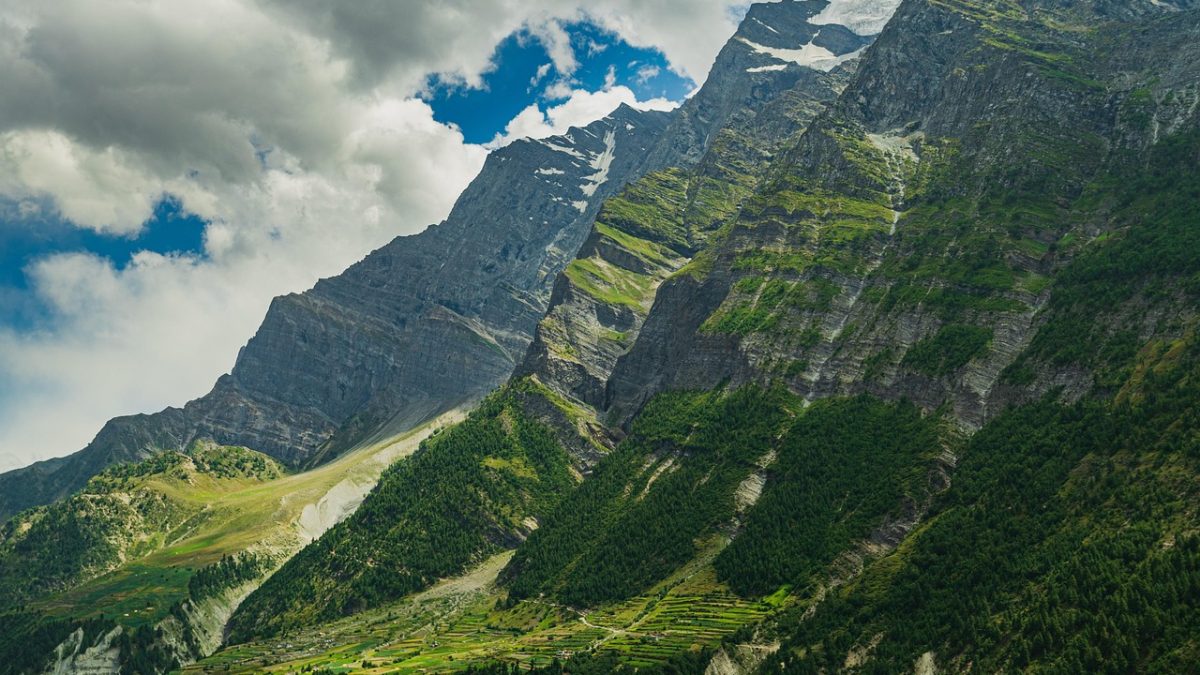 インド北部の雄大な自然の中に広がる世界遺産「大ヒマラヤ国立公園（Great Himalayan National Park）」